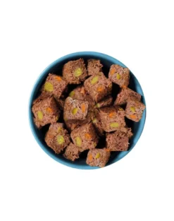 CESAR Natural Goodness Alimento umido senza cereali con carne di pollo e patate dolci, piselli e mirtilli rossi 400g
